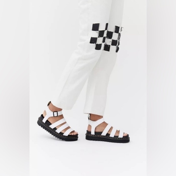 Dr.Martens Blaire Sandal, White,Size 9
The signature pull loop & chunky sole - Picture 2 of 13
